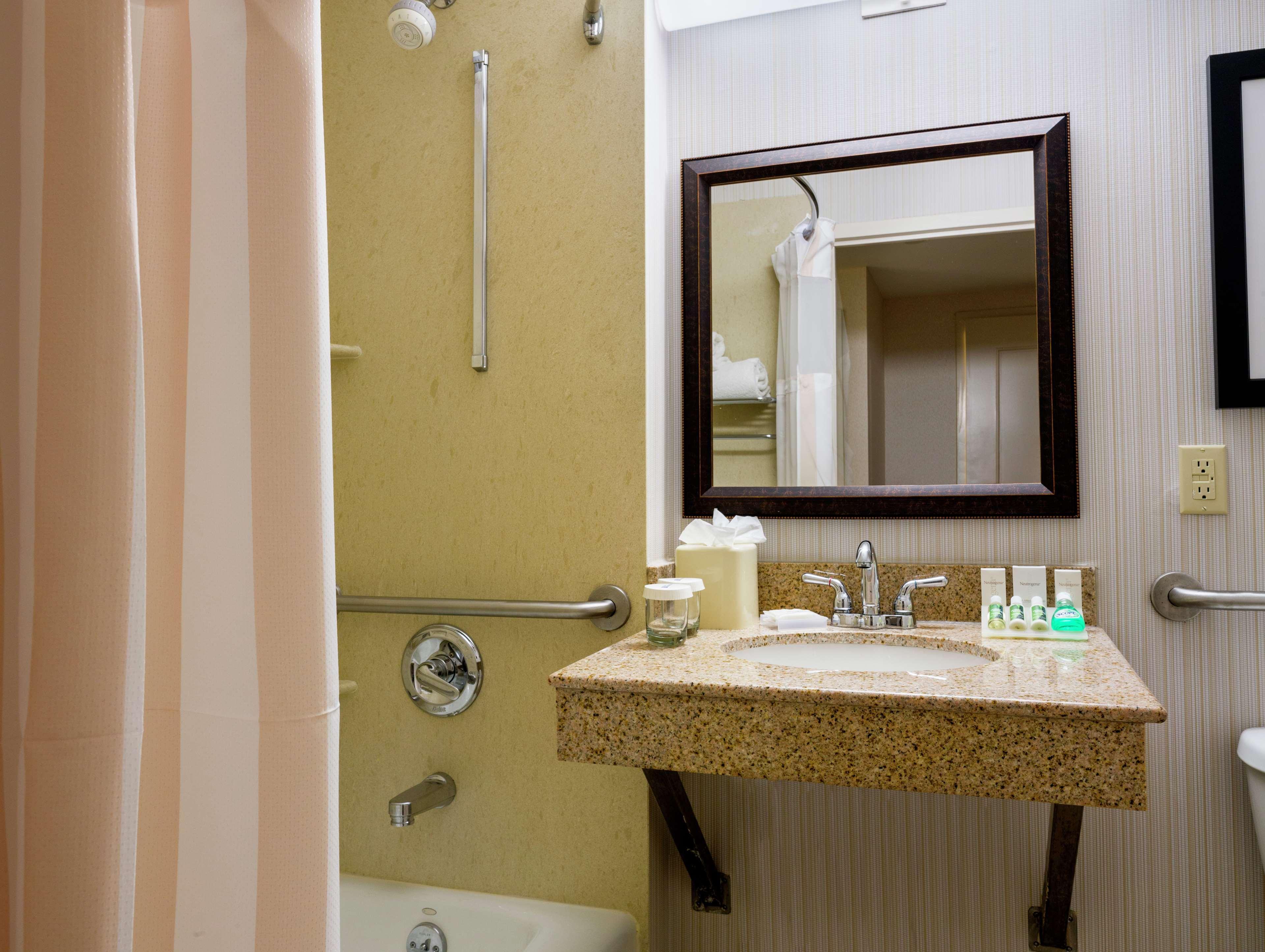 Hilton Garden Inn Queens/JFK New York Buitenkant foto
